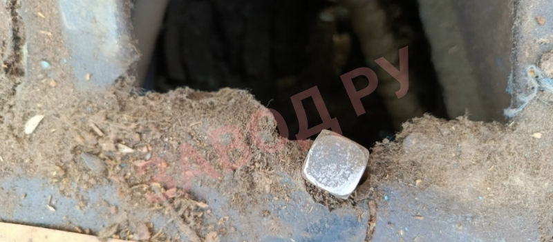 ВОМ на стареньком мтз 80 Переключатель под сисиденьем это переключение привода от колес или от двигателя? 