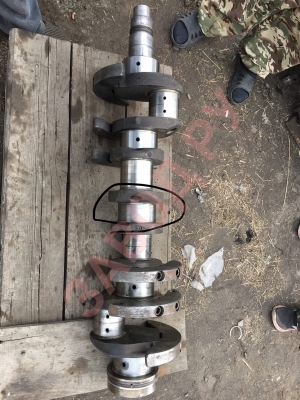 Почему на валу (238 нд5 мотор) на средней шейке нет отверстия для смазки?