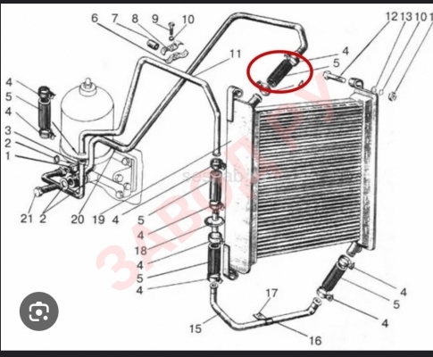 Льет масло с этого шланга и с нижнего. Радиатор продул , воздух Идёт . Центрифуга чистая . Давление 4 . Шланги чуть набухают когда заведешь трактор. Льет масло с этого шланга и с нижнего. Радиатор продул , воздух Идёт . Центрифуга чистая . Давление 4 . Шланги чуть набухают когда заведешь трактор.