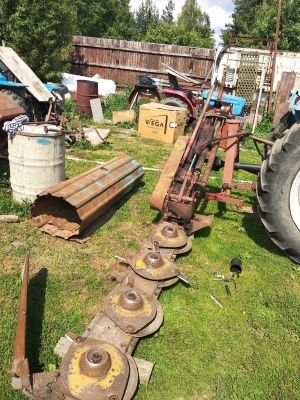 Сколько масла нужно заливать в шину на косилке?